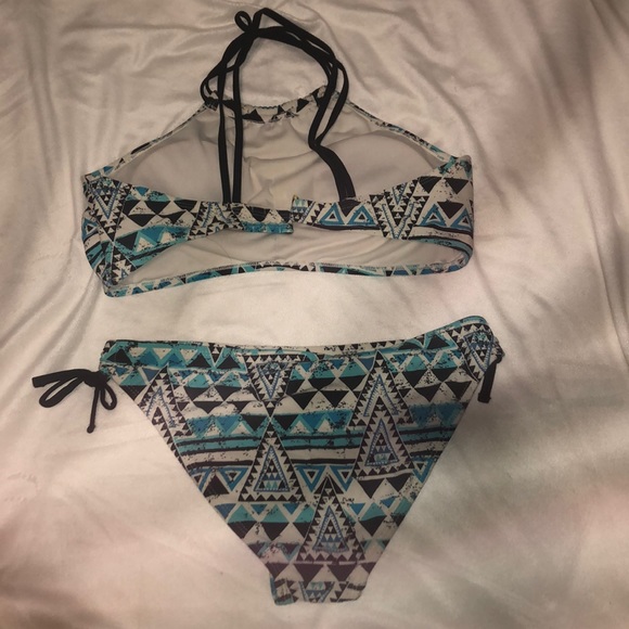 Bikini - Picture 2 of 2